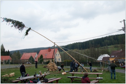 Stavění májky a pálení čarodějnic